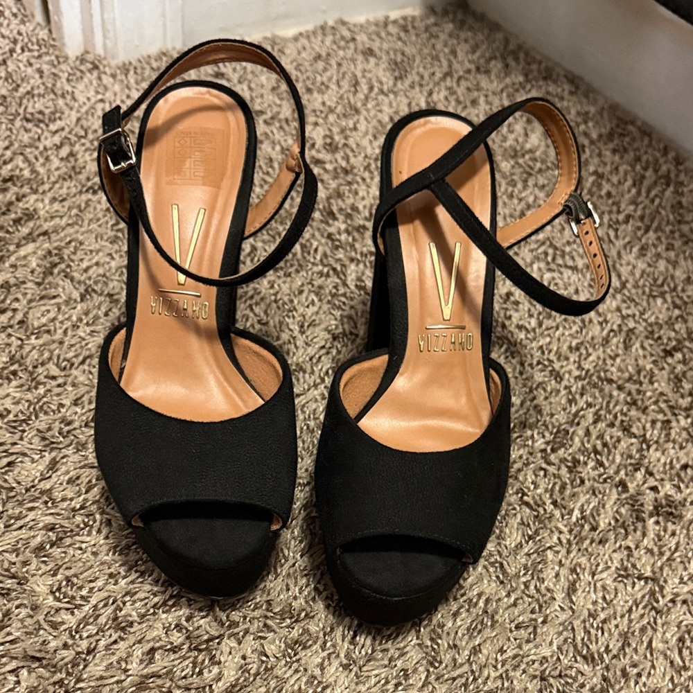 Black Open-Toe Platform Sandals with Ankle Strap